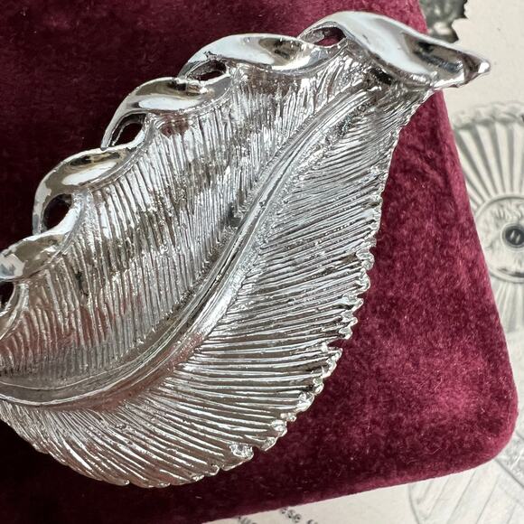 Vintage 1960s Gerry’s Silver Tone Leaf Brooch Pin Elegant Nature Jewelry - Picture 3 of 9